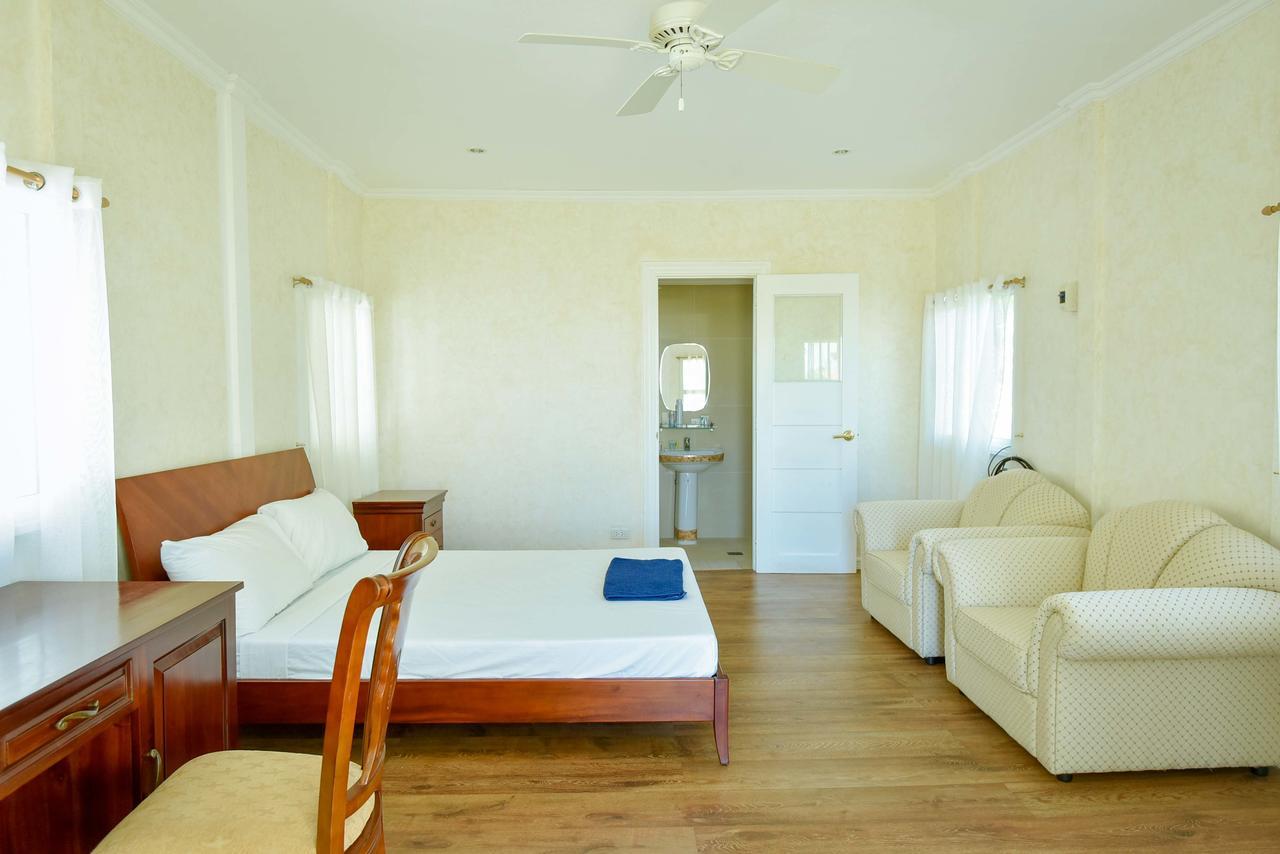Hôtel Casablanca By The Sea à Olango Island Extérieur photo