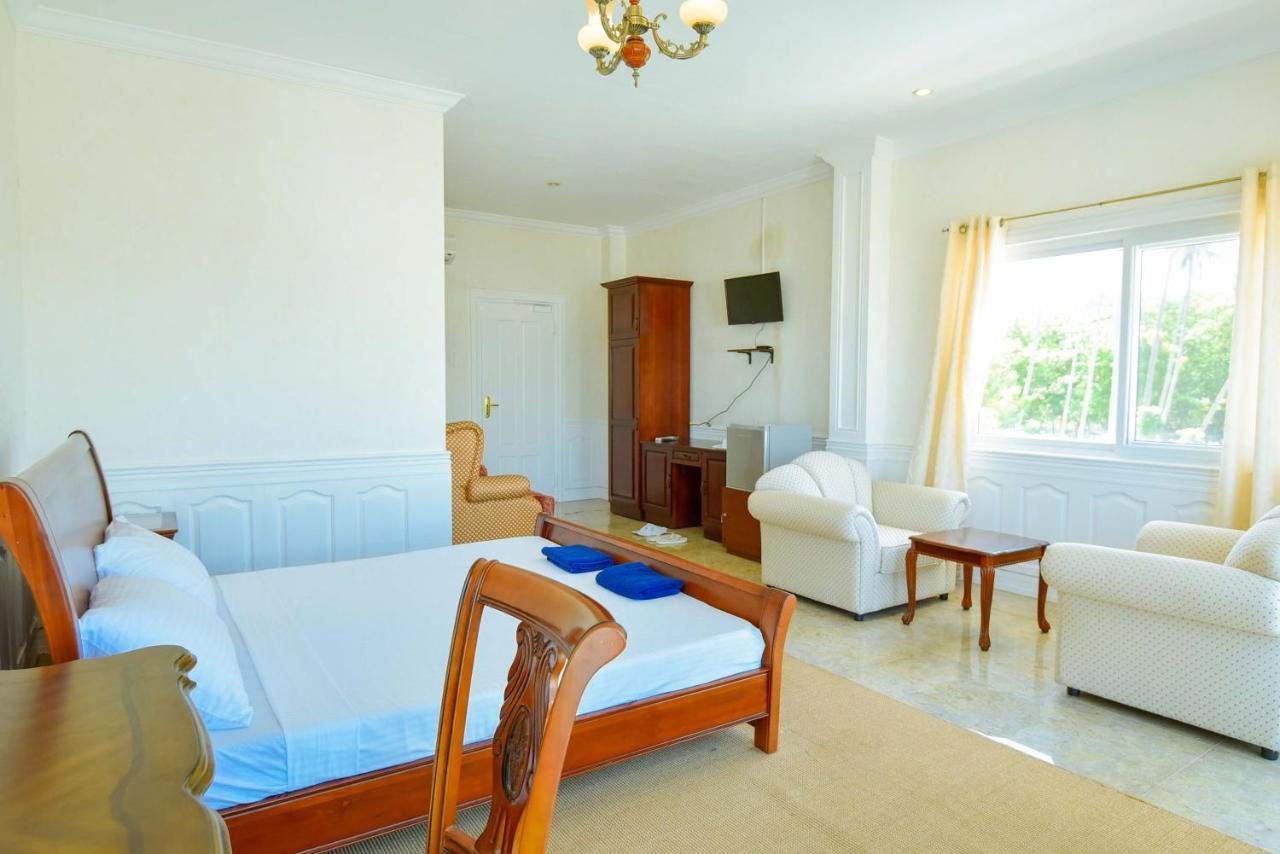 Hôtel Casablanca By The Sea à Olango Island Extérieur photo
