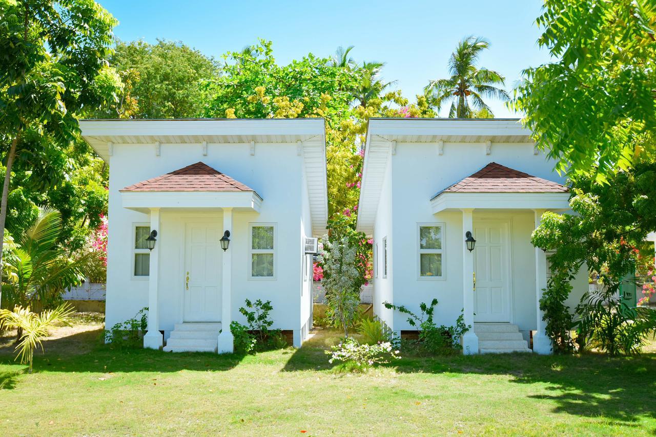 Hôtel Casablanca By The Sea à Olango Island Extérieur photo