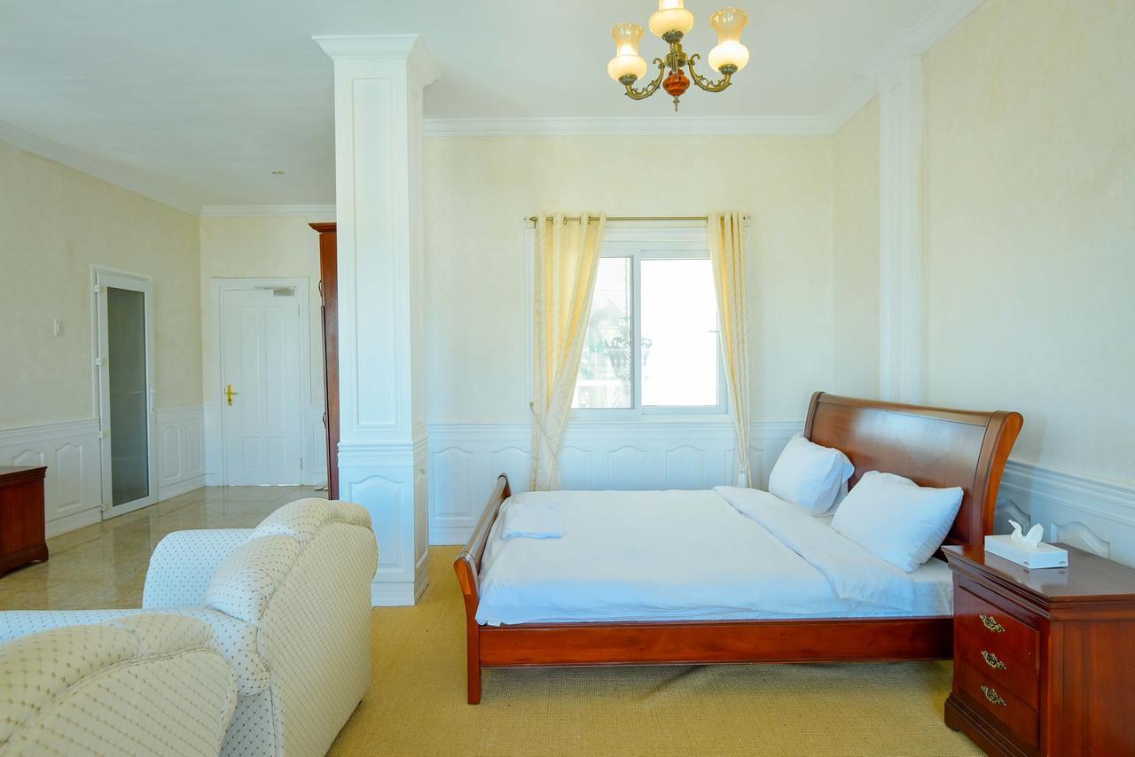 Hôtel Casablanca By The Sea à Olango Island Extérieur photo