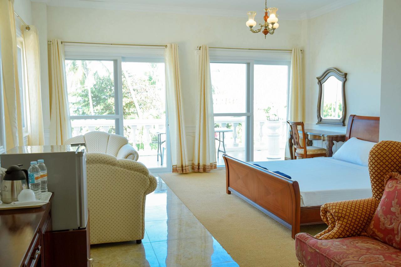 Hôtel Casablanca By The Sea à Olango Island Extérieur photo