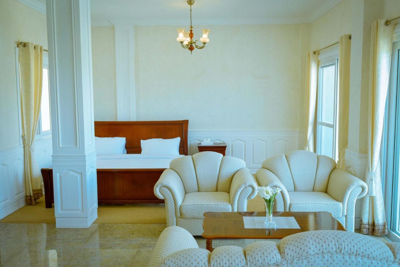 Hôtel Casablanca By The Sea à Olango Island Extérieur photo
